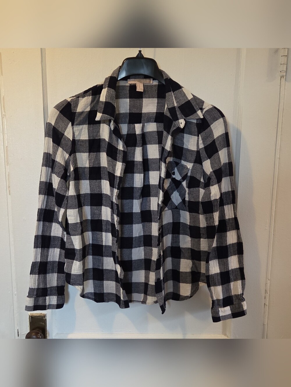 Forever 21 Black and White Plaid Button-Up Lightweight Shirt